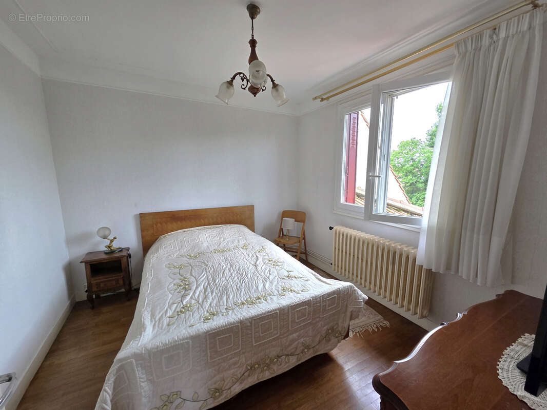 Maison à SAINTE-GENEVIEVE-DES-BOIS