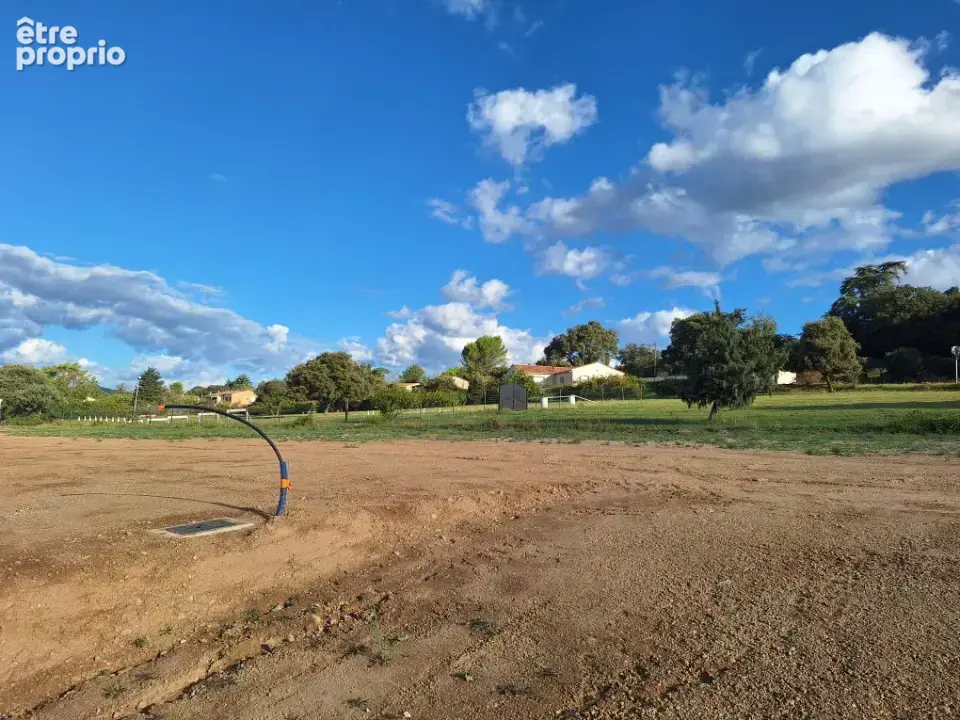 Photo Terrain à Vinon-Sur-Verdon au prix de 135 000€