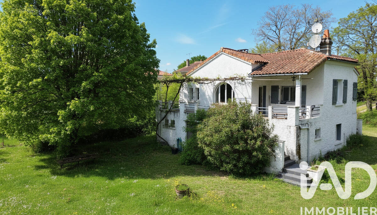 Photo 1 - Maison à RUELLE-SUR-TOUVRE