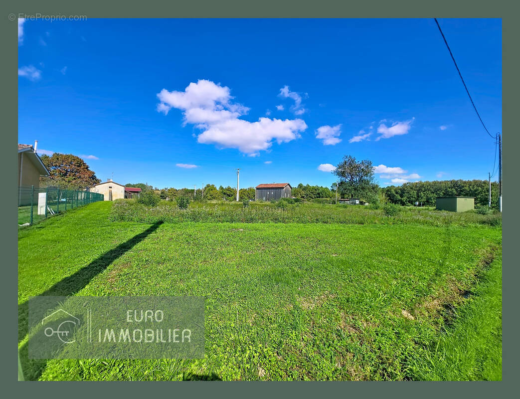 Terrain à LAVAZAN