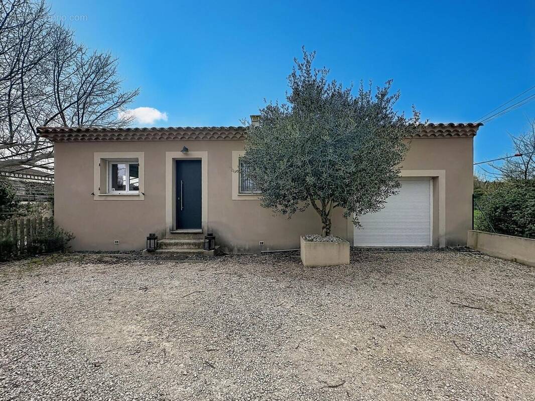 Photo 1 - Maison à ENTRAIGUES-SUR-LA-SORGUE