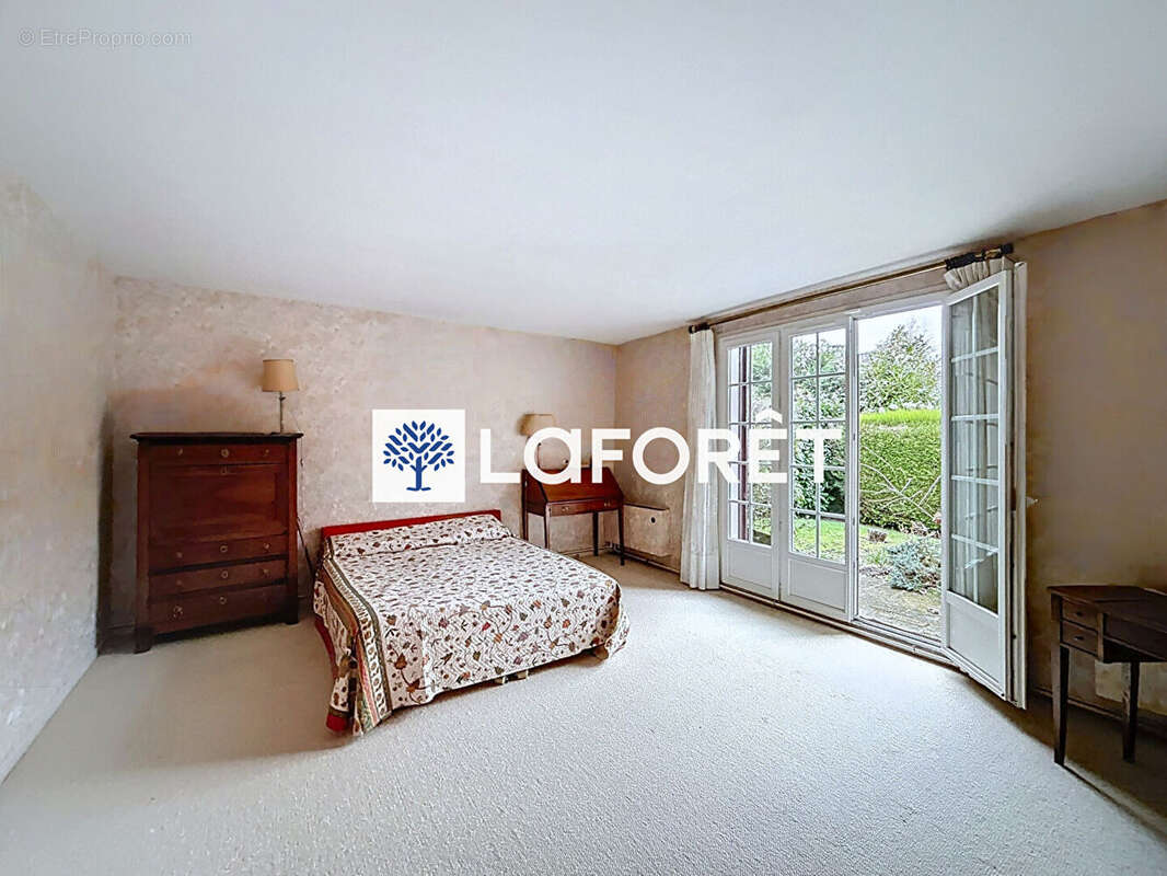 Maison à SAINT-NOM-LA-BRETECHE