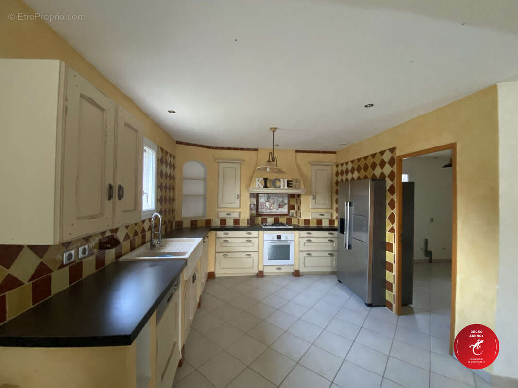 Cuisine meublée et équipée - Maison à FIGANIERES