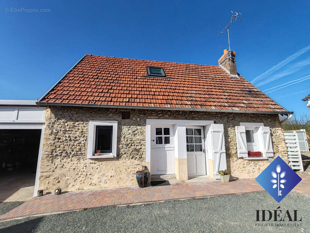 Maison à HECOURT