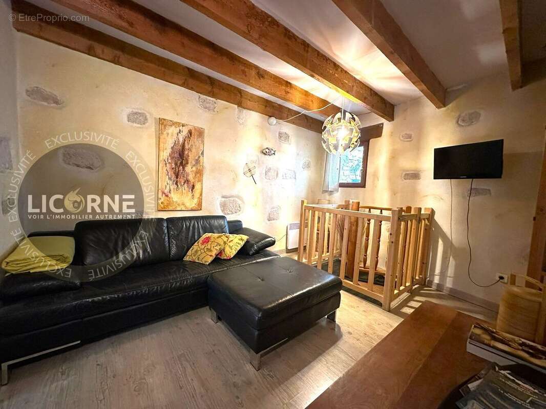 Duplex 1 - Etage 2 - Salon - Maison à SAINT-MARTIN-DE-CASTILLON