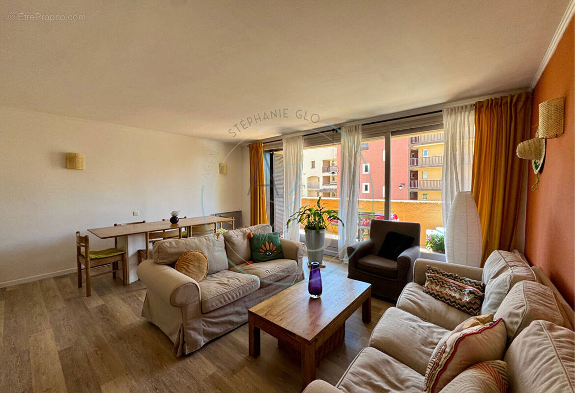 Appartement à COGOLIN