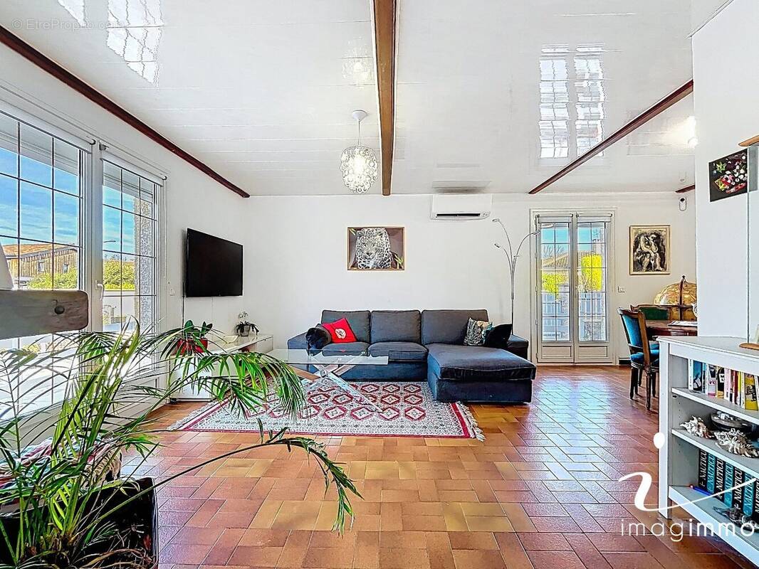 Maison à MAUGUIO