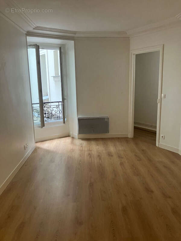 JOURDAIN - rue de belleville 3 p 54.41 m² 1er étage sur rue et cour - photo 4