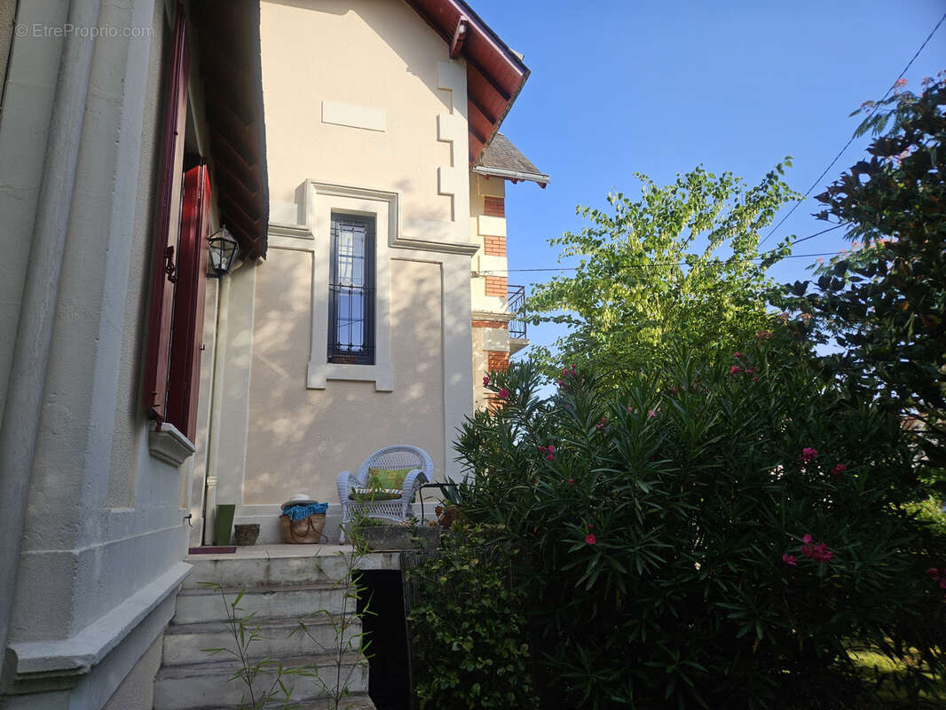 SAUJON   Maison  3 chambres, garage, cave et jardin - photo 3