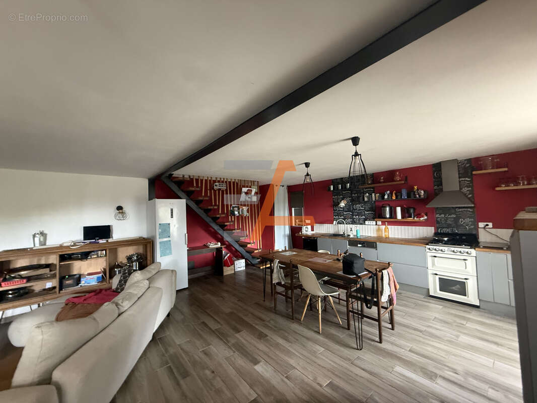 Maison à SAINT-HOSTIEN