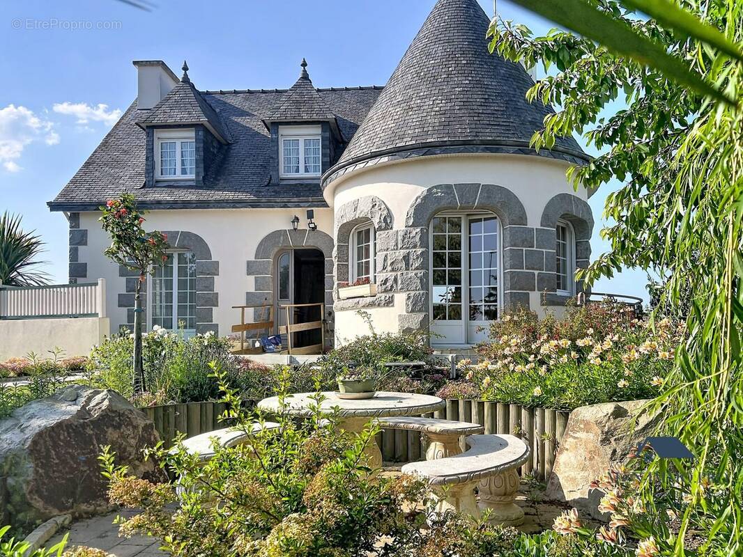 Maison à YFFINIAC