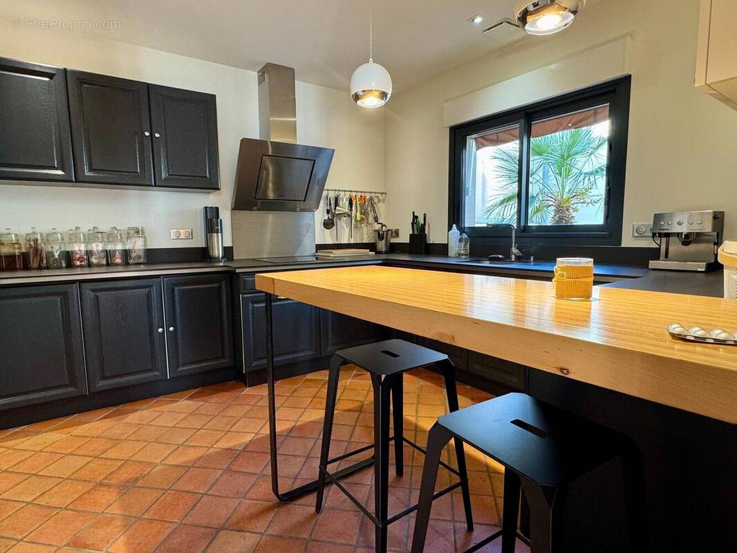 Photo 1 - Commerce à MONTAIGU