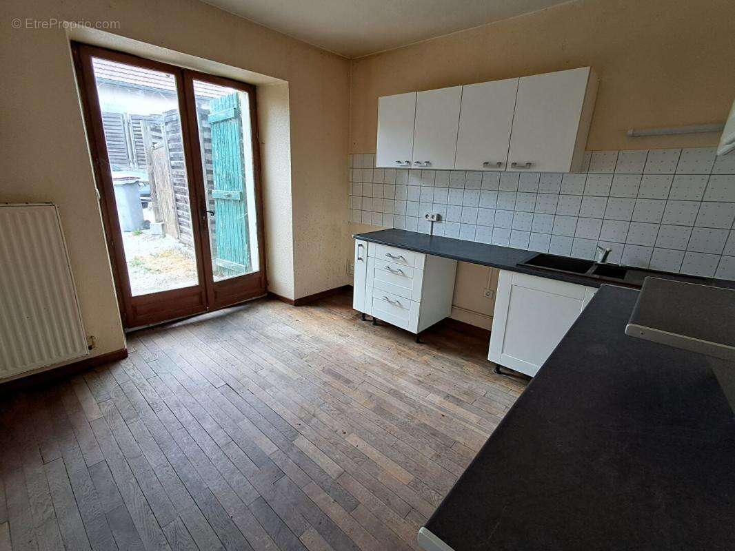 Maison à Scey sur Saone (70360)  4 pièces 68 m2 à 55500 euros - photo 5