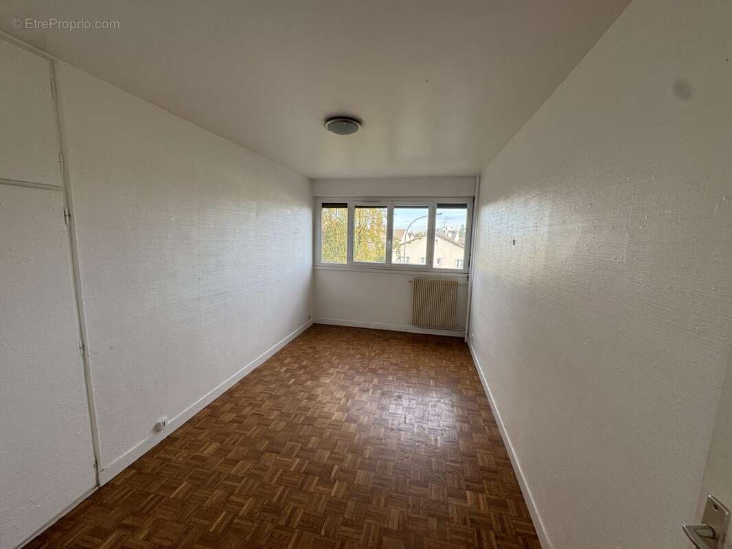 Appartement à LES CLAYES-SOUS-BOIS