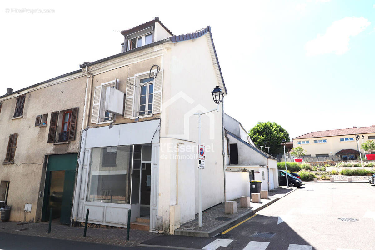 Appartement à CHANTELOUP-LES-VIGNES