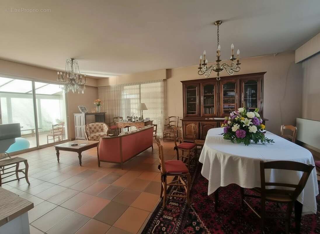 Maison 235 m² à Joue-Les-Tours  - photo 5
