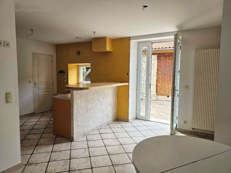Maison 176 m² habitables - jardin - cour - grange  CHAURIAT (63) - photo 25
