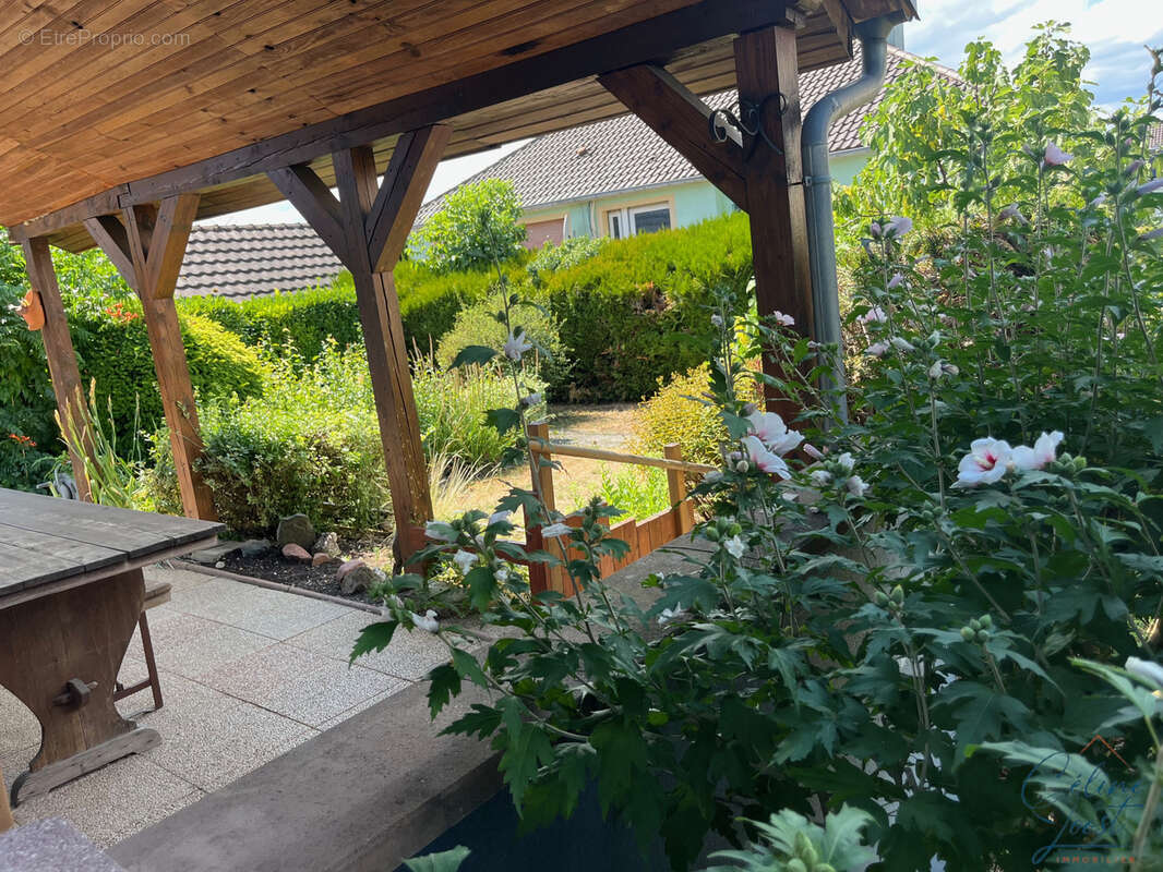 EXCLUSIF ! Lumineuse maison de type plain-pied sur 6,17 ares au calme - photo 12