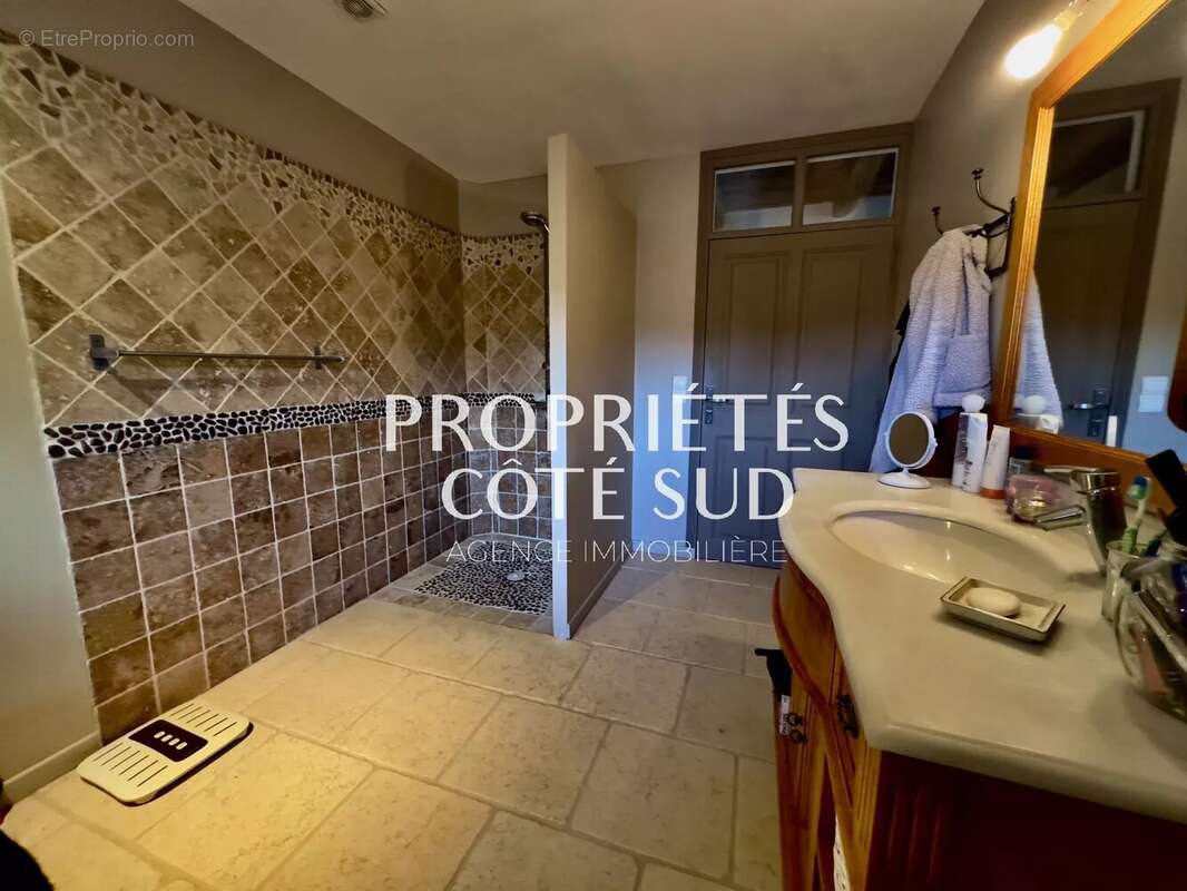 Maison à SAINT-VICTOR-LA-COSTE