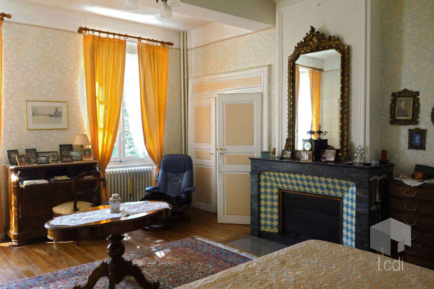 MONTELIMAR, maison 500 m2 avec dépendances - photo 10
