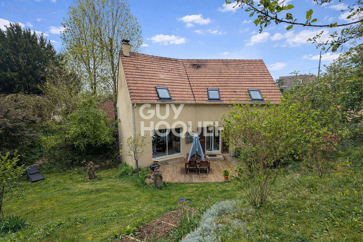 Maison à JUZIERS