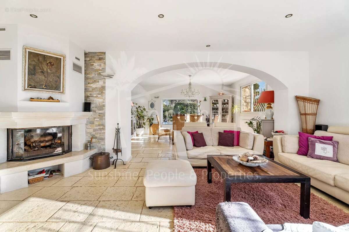 Maison à TOURRETTES-SUR-LOUP