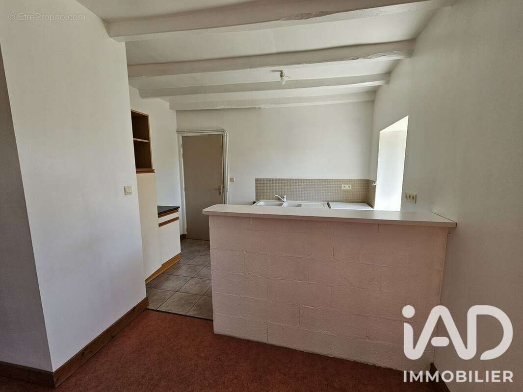 Appartement 72 m² à Bourg-Lastic  - photo 3