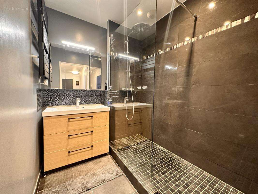 Appartement à VILLETANEUSE