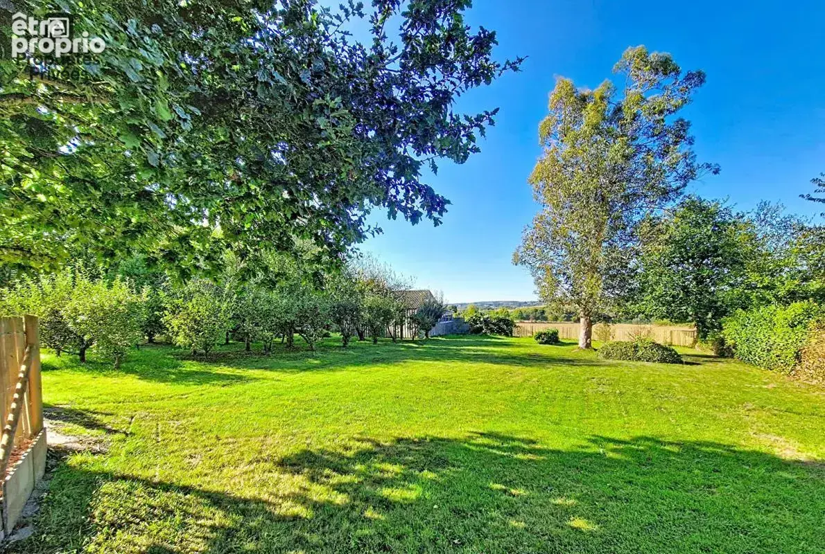 Maison de caractère rénovée avec terrain constructible de 2 959 m² et vue dégagée - photo 8