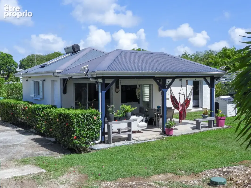 Propriété de 3 maisons sur terrain clos   sainte-anne - photo 2