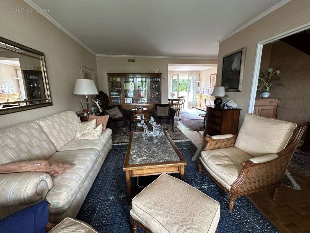 Maison à LE MESNIL-SAINT-DENIS