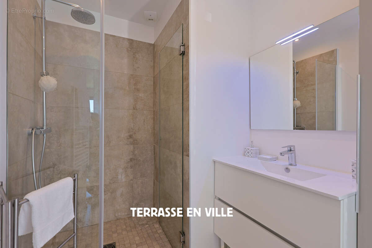 Maison à SAINT-CYR-SUR-MER