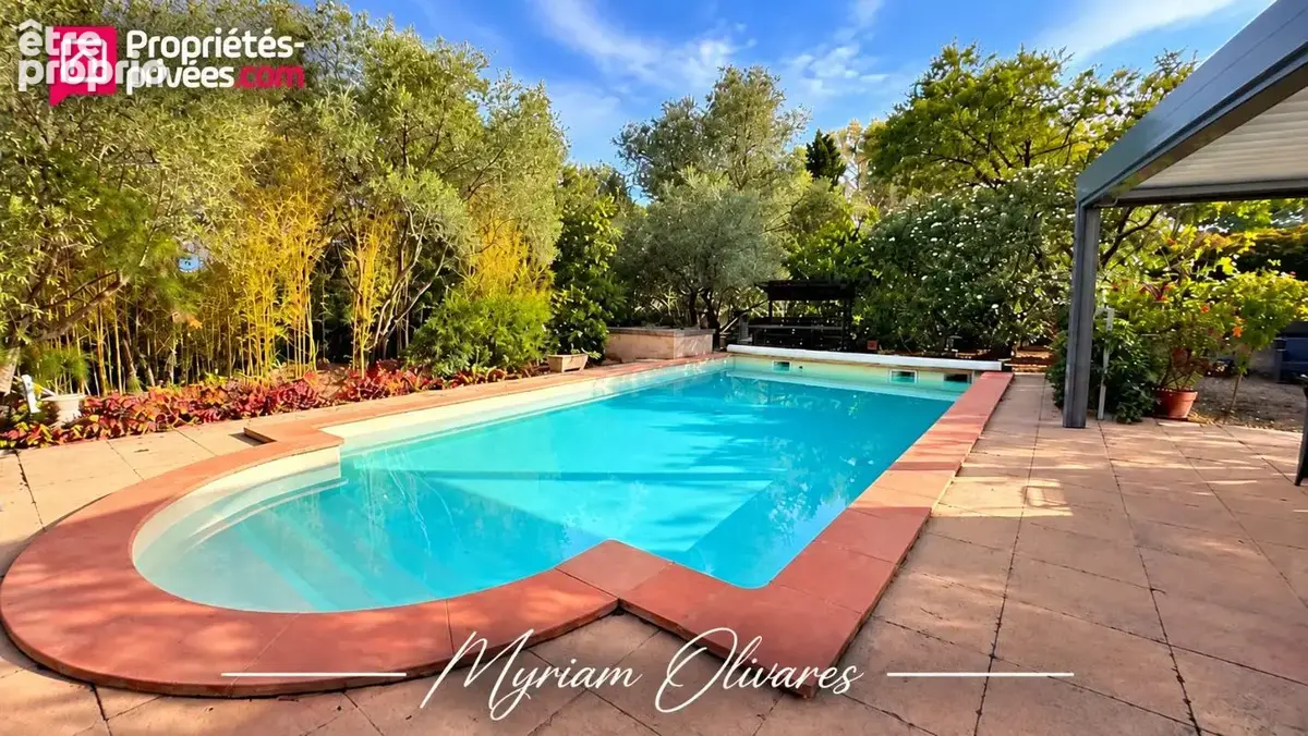 En exclusivite - maison d'architecte - 3 chambres - piscine 11x4.5 - 2 garages - terrain 2300m² - photo 2