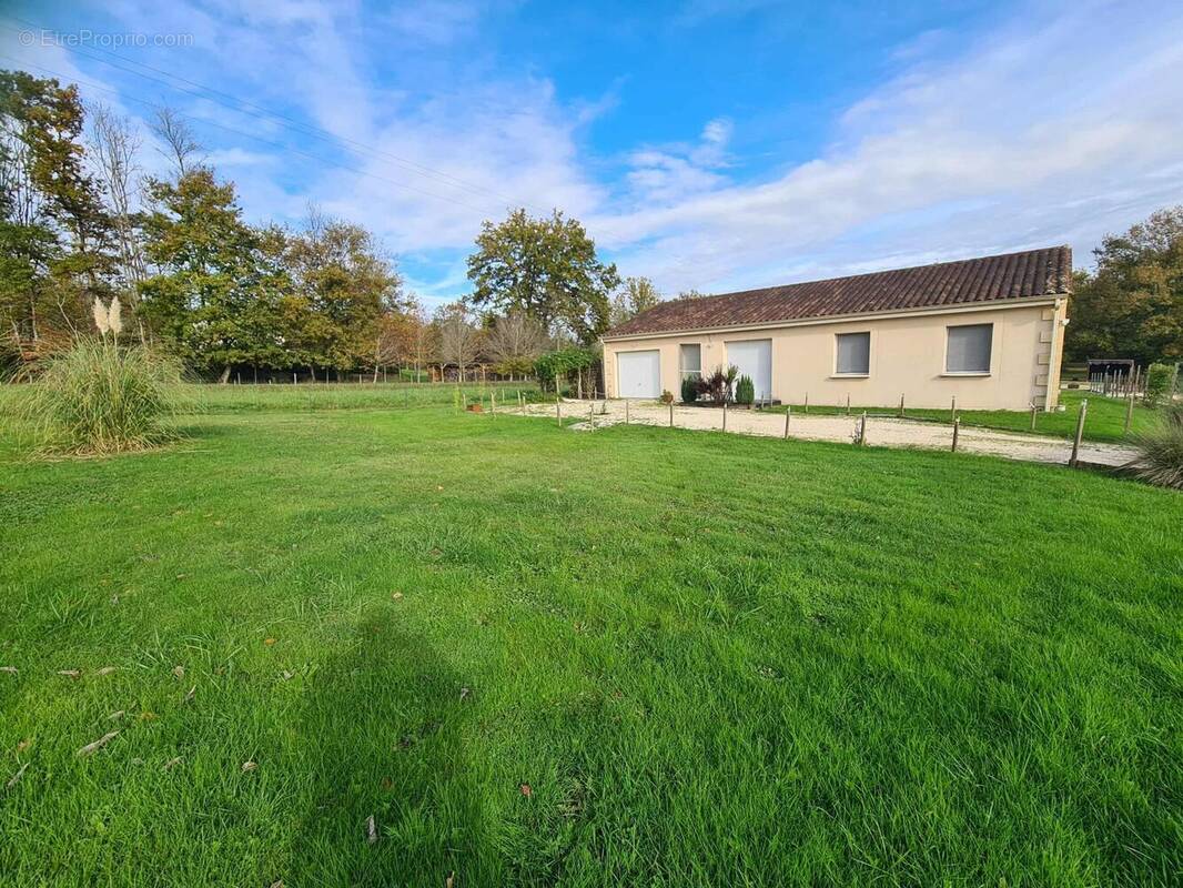 Photo 1 - Maison à SAINT-ASTIER