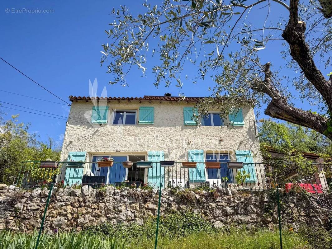Maison à SAINT-CEZAIRE-SUR-SIAGNE