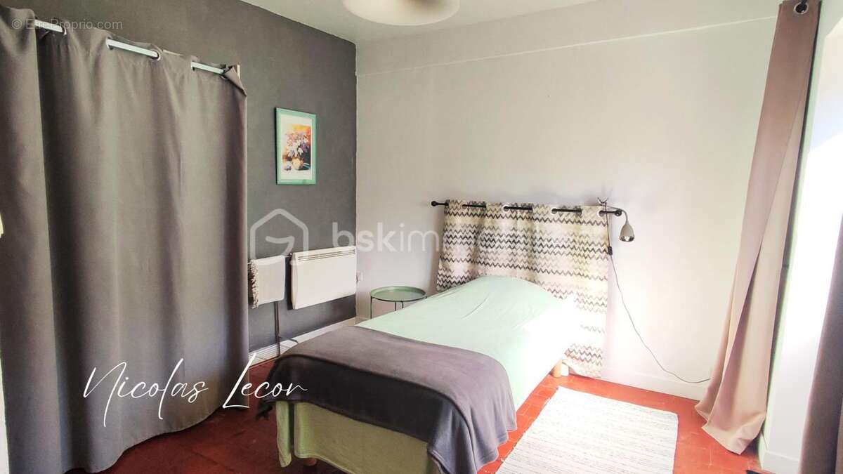 Authentique longère de 170 m² habitables – 4 chambres – Grange – Dépendances – Terrain clos d'environ 2 400 m² - photo 9