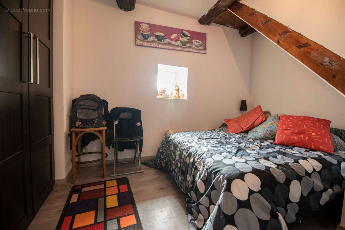 Commerce à SAINT-SATURNIN-DE-LUCIAN