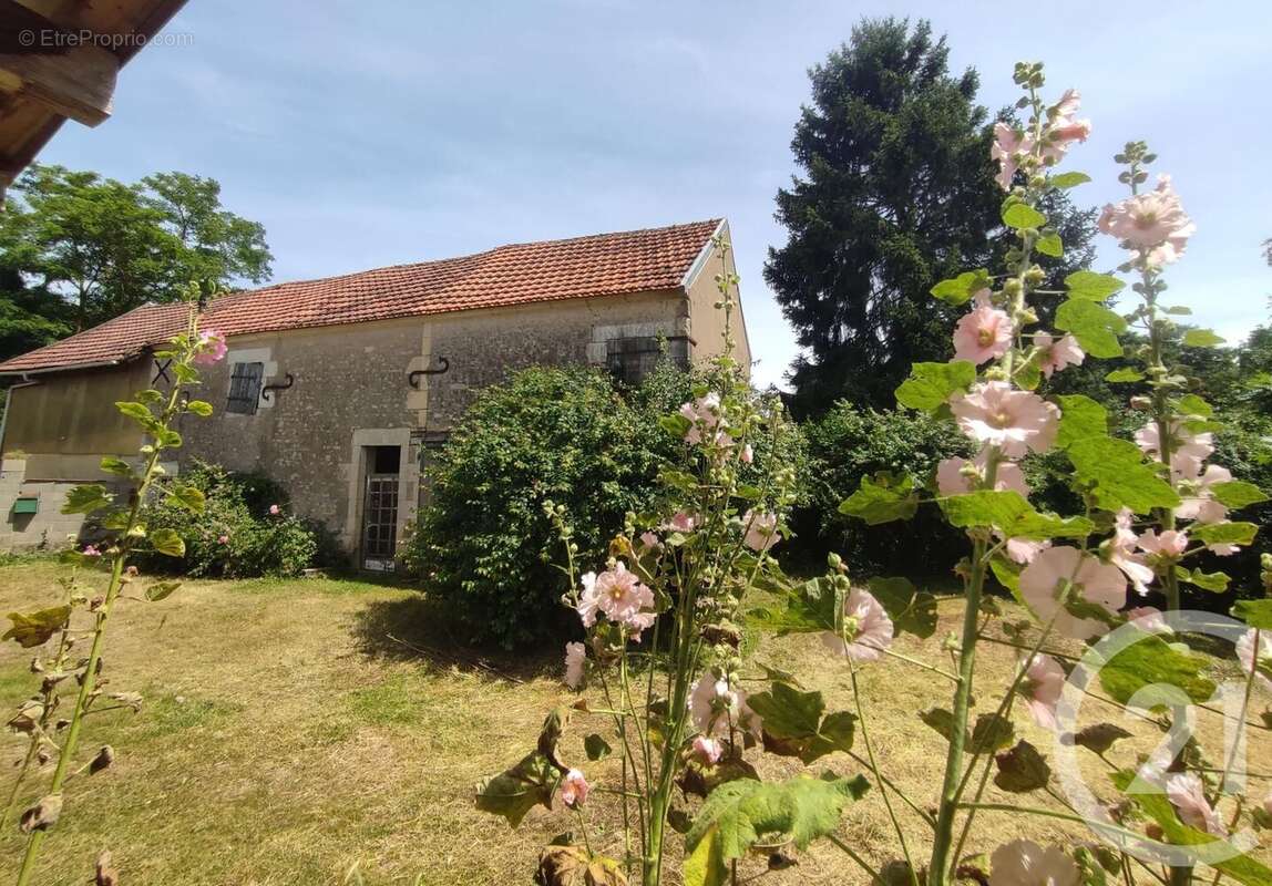 Maison à SUILLY-LA-TOUR