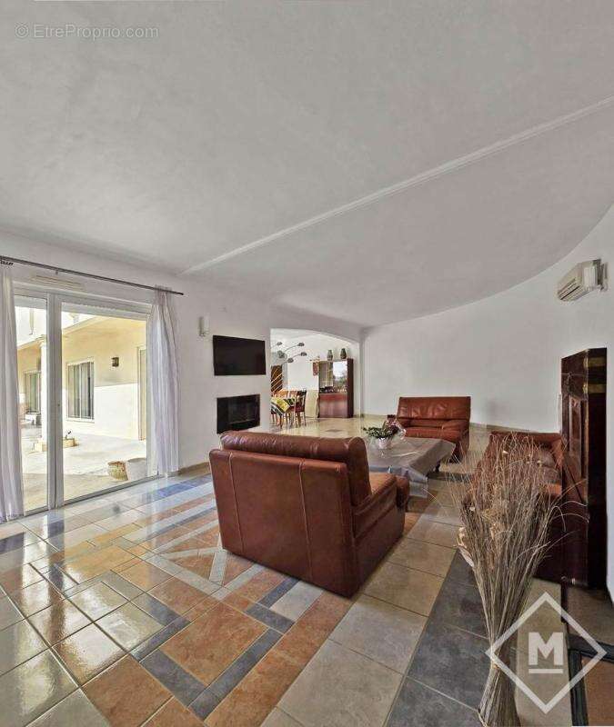 Superbe maison à vendre marseille 13012 - 350 m² avec 2000 m² de terrain - photo 9