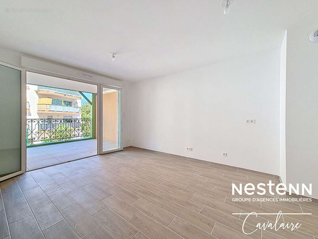 Appartement récent à Cavalaire Sur Mer 3 pièce(s) 60.11 m2 dans résidence avec piscine et double stationnement en sous-sol - photo 3