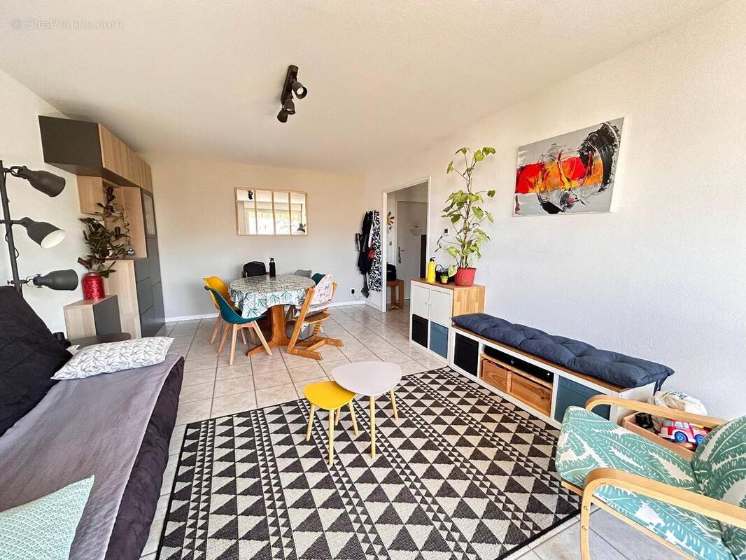   - Appartement à LYON-8E
