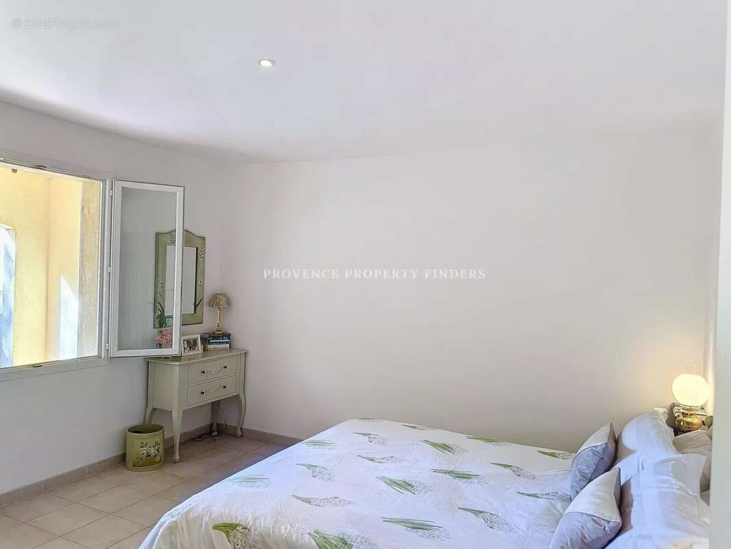 Appartement à LORGUES