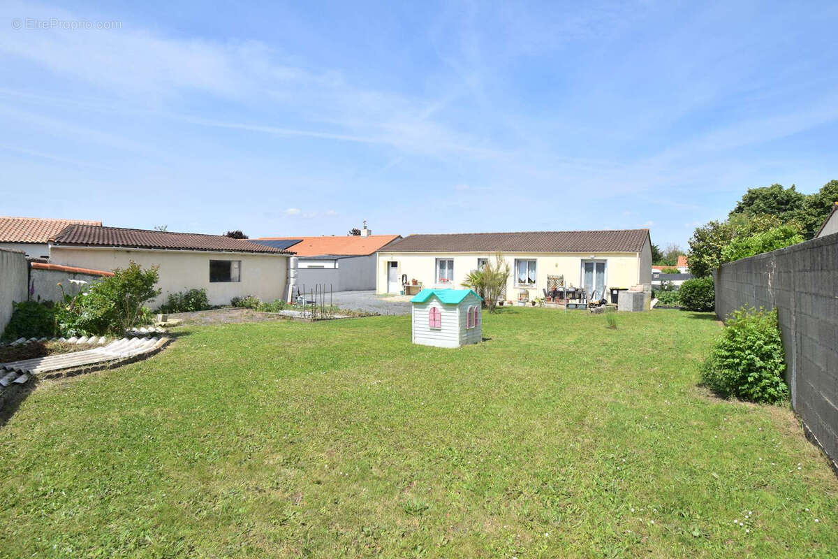 Terrain à AIGREFEUILLE-SUR-MAINE