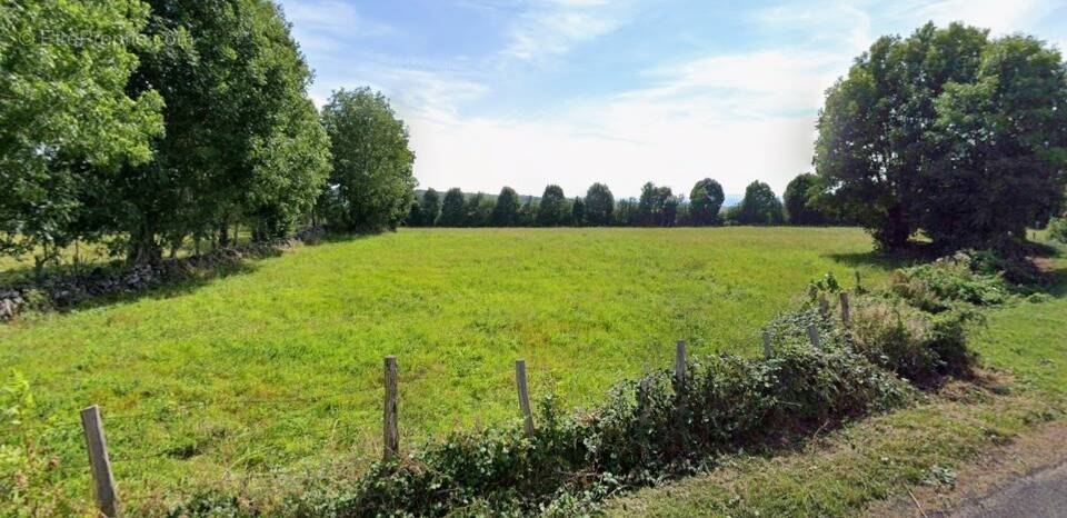 Terrain à SAINT-FARGEAU-PONTHIERRY
