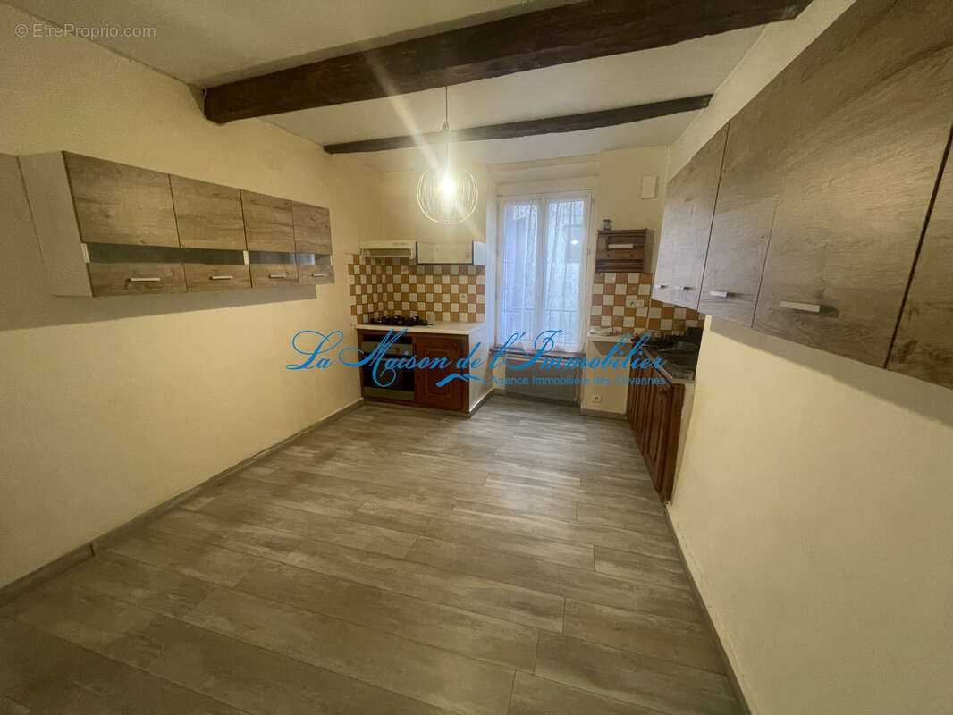 ANDUZE, maison de ville entièrement rénovée F4/F5 avec terrasse - photo 2
