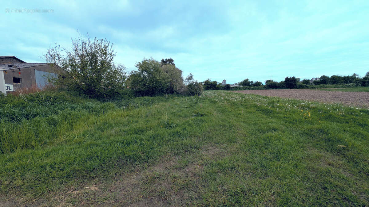 Maison à LES LANDES-GENUSSON