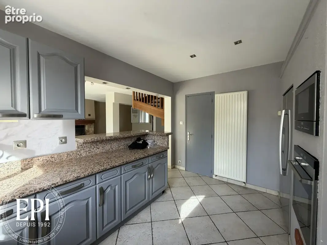 Maison familiale Type 5   120 m2 habitables sur terrain de 295 m2 avec piscine - photo 7