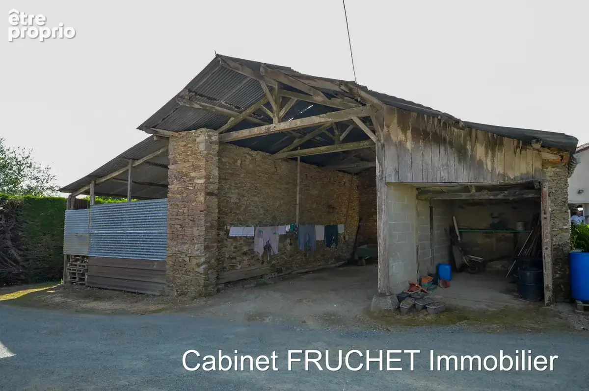 MOUCHAMPS - Jolie maison de campagne avec terrain et dépendances - photo 12