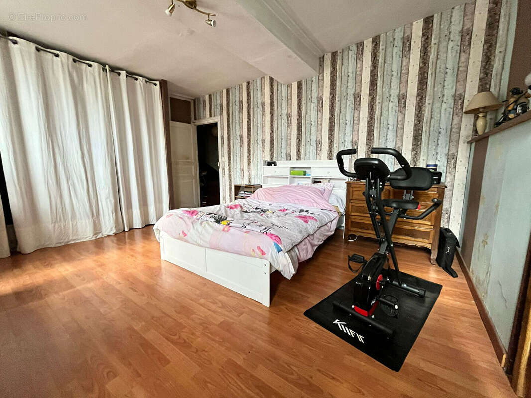 Maison à LASSAY-LES-CHATEAUX