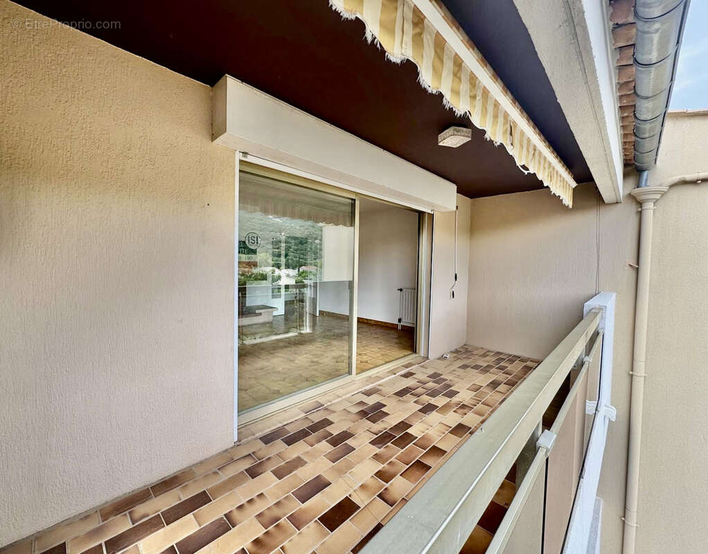Nyons - appt t3 / terrasse / ascenseur / garage / cave - photo 10